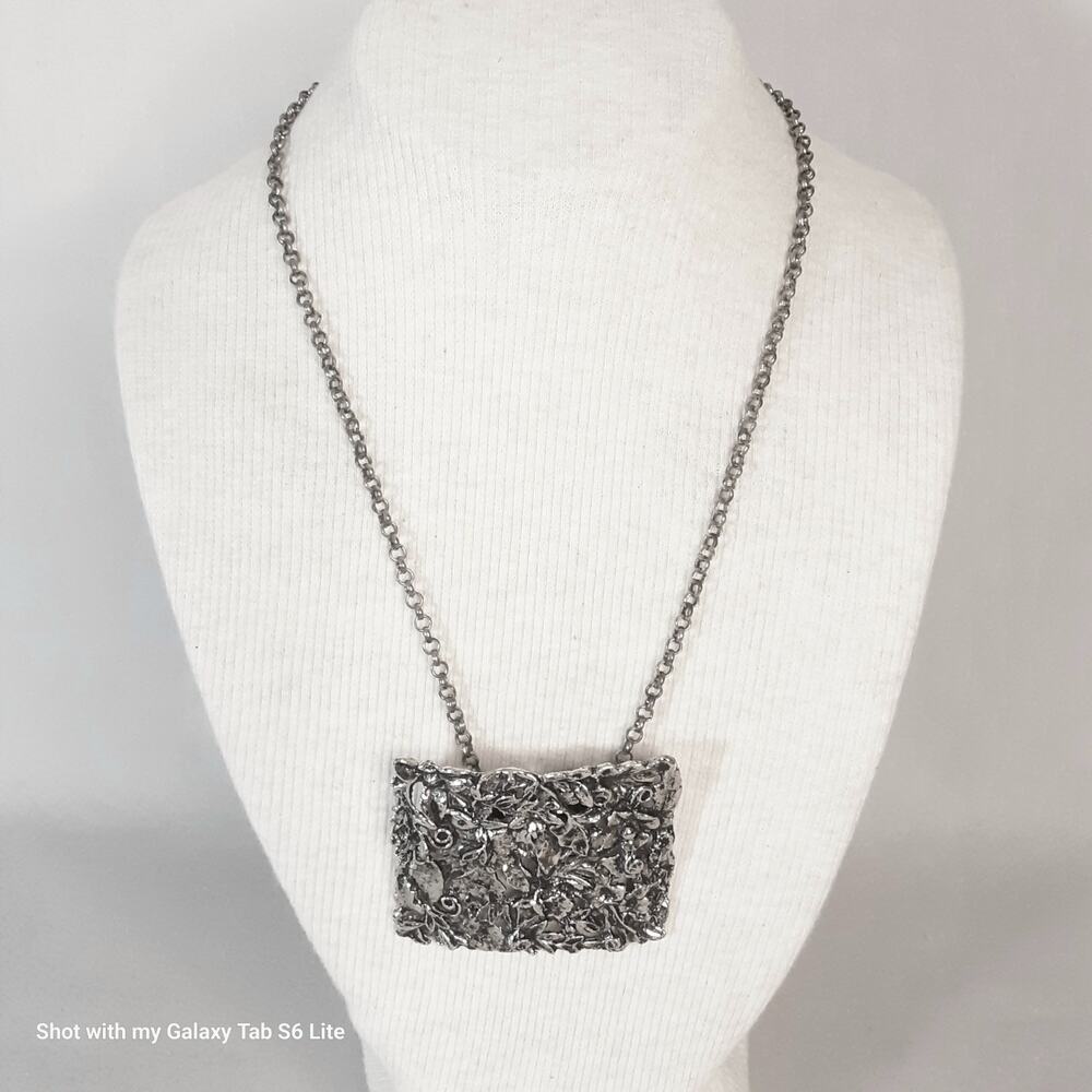 💎Upcycled Heavy Floral Silver Tone Pendant Necklace Cable Chain Links